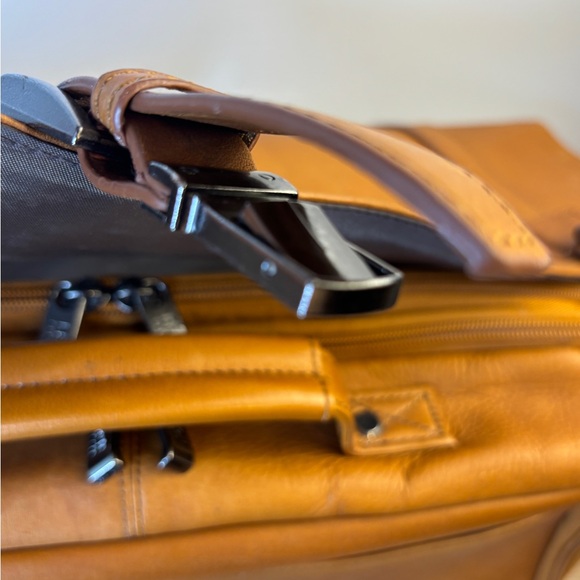 Kenneth Cole Men's Light Brown Full Grain Leather Messenger Bag Like New!!! - Picture 7 of 16